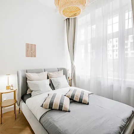 Botanique Apartment *